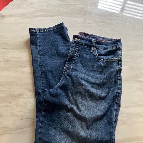 Gloria Vanderbilt Amanda Slim Jeans in Size 10 Floral Embroidered Pockets - Picture 4 of 9